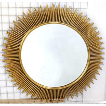 Золотое декоративное металлическое зеркало МДФ в форме солнца